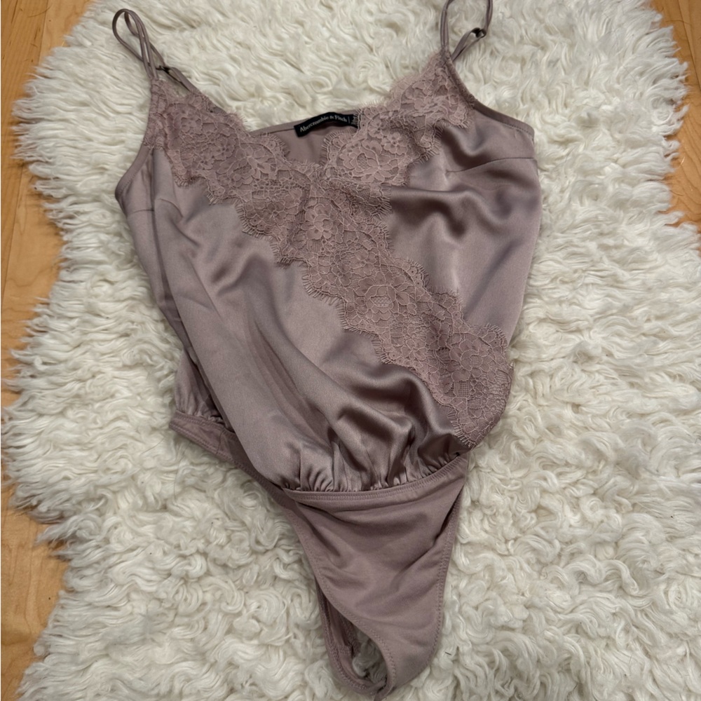 ABERCROMBIE & FITCH lace silky cami thong bodysuit size XS taupe